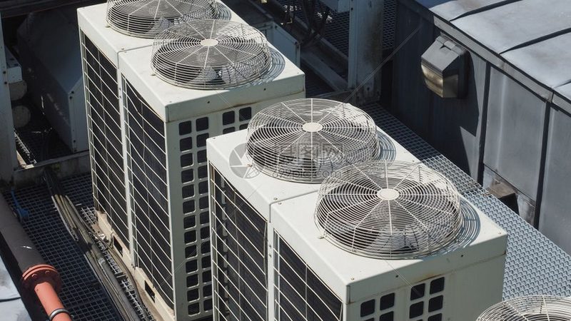 螺杆冷水机与活塞机：性能差异解析与选型指南